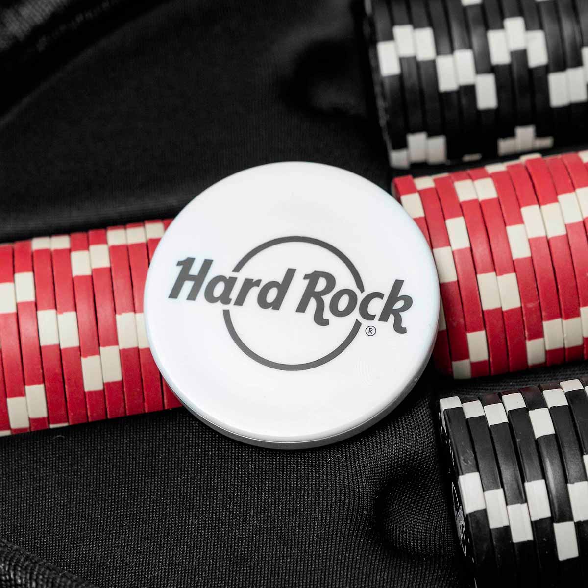 Embossed Neoprene Guitar Case Poker Set image number 4